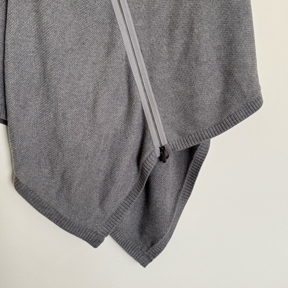 Lululemon Merino Wool On-the Go Zip Front Convertible Poncho Grey One Size - Picture 3 of 7